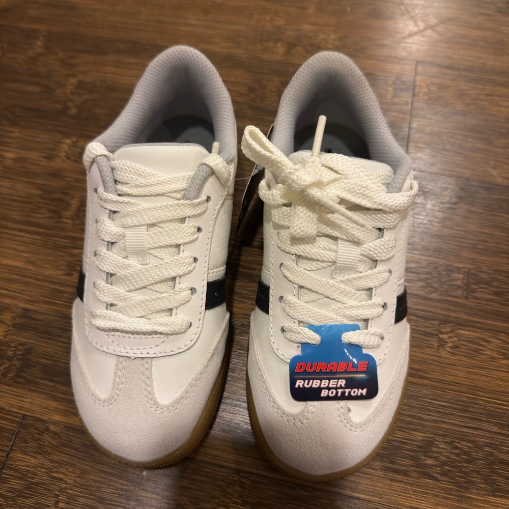 Skechers Sneakers NWT size 12